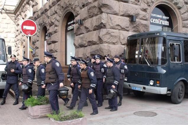 На Крещатике уже дежурят автобусы 'Беркута'