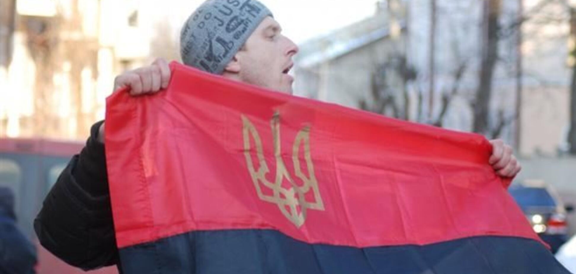Львівська облрада вивісив червоно-чорні прапори