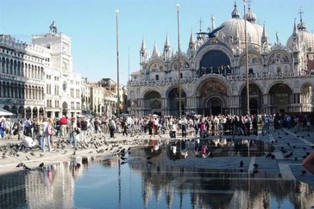 Венеция страдает от круизного туризма 