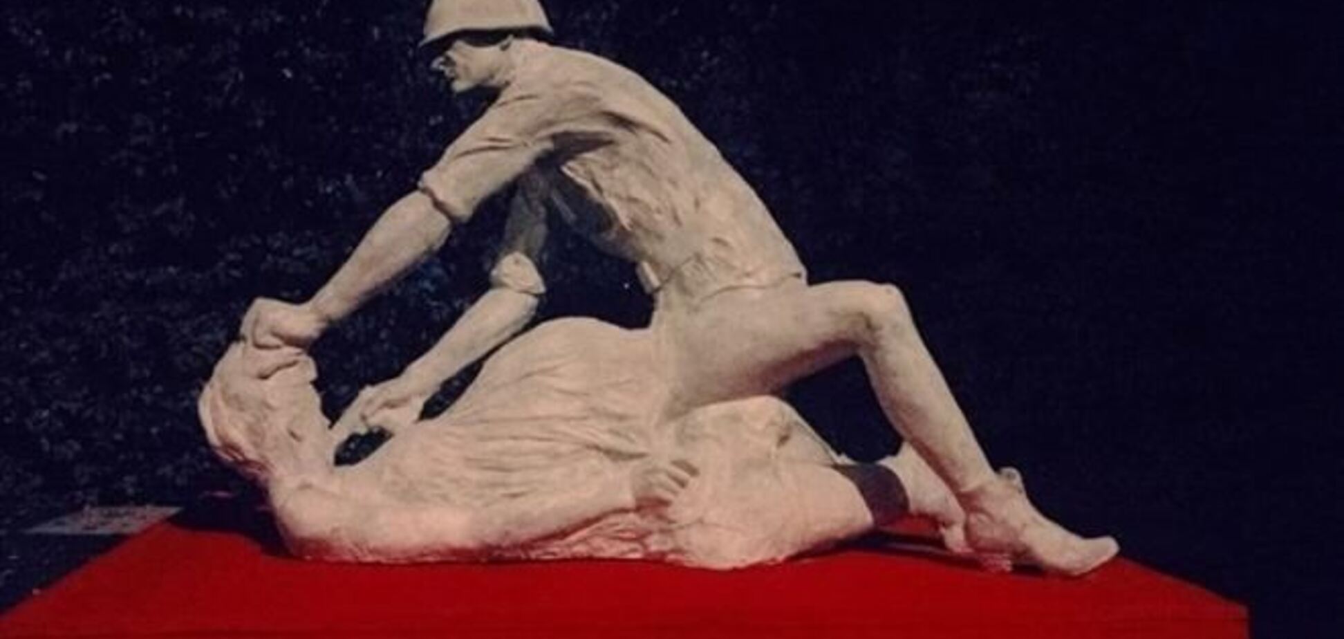 В Гданьске скульптура советского солдата-насильника простояла одну ночь