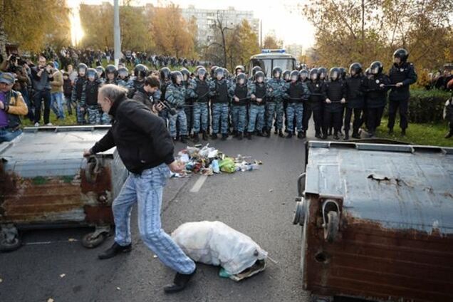 Еще трое полицейских госпитализированы после столкновений в Бирюлево