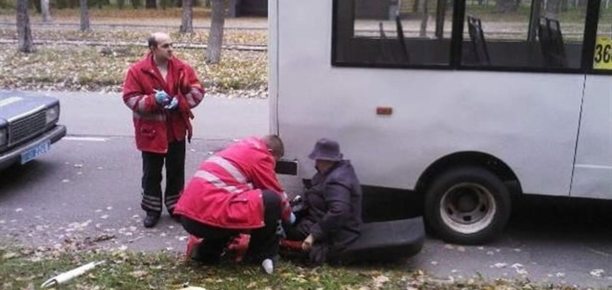 В Киеве из маршрутки выпала пассажирка