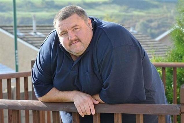 Толстому британцу забронировали два места в разных рядах самолета