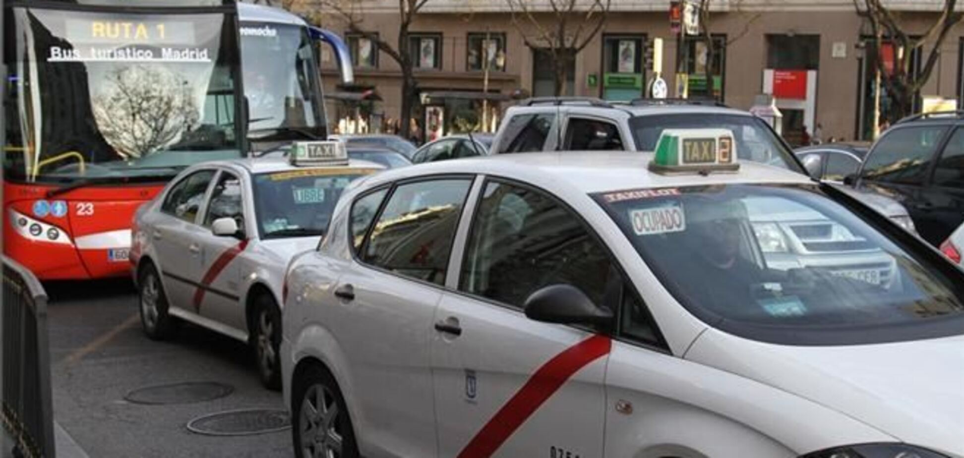 Власти Мадрида назначили единую стоимость такси до аэропорта 