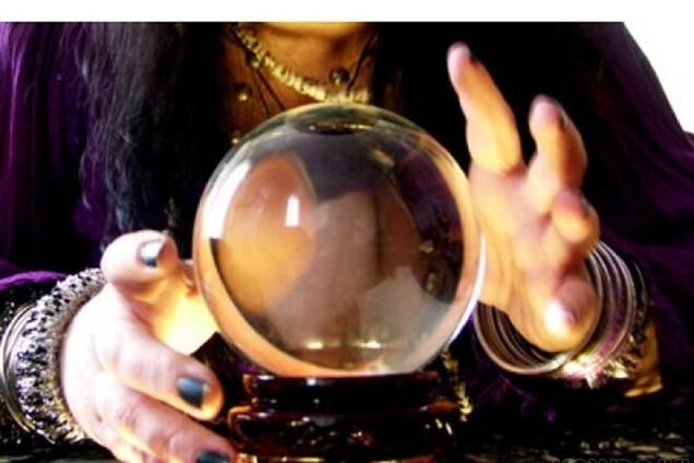 В Киеве гадалка выманила у клиентки около полумиллиона гривен