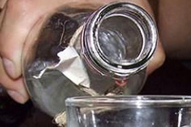 На Закарпатті восьмирічний хлопчик, забравшись в чужий будинок, напився горілки