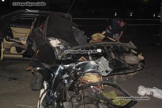 В Киеве иномарка врезалась в столб, погибла женщина