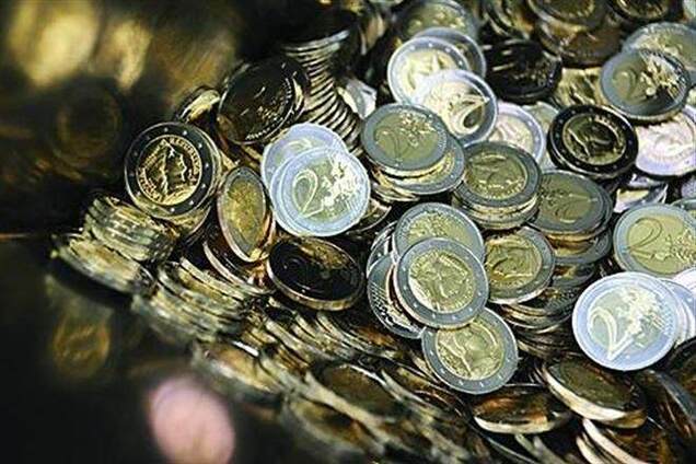 Китайцы расплатились за гостиницу монетами по одному евро