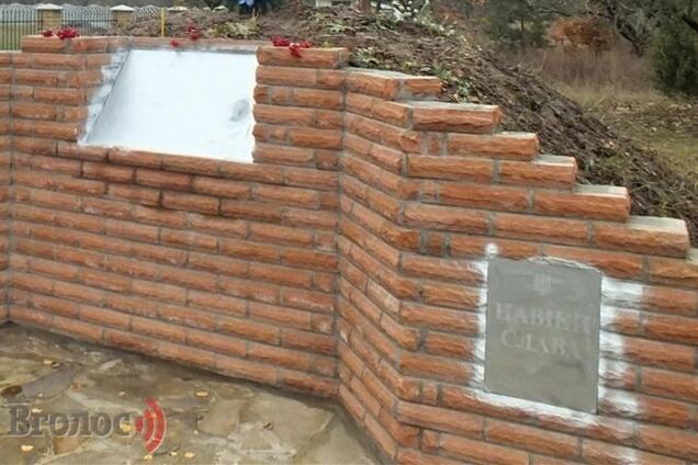 На Волыни неизвестные изуродовали памятник воинам УПА