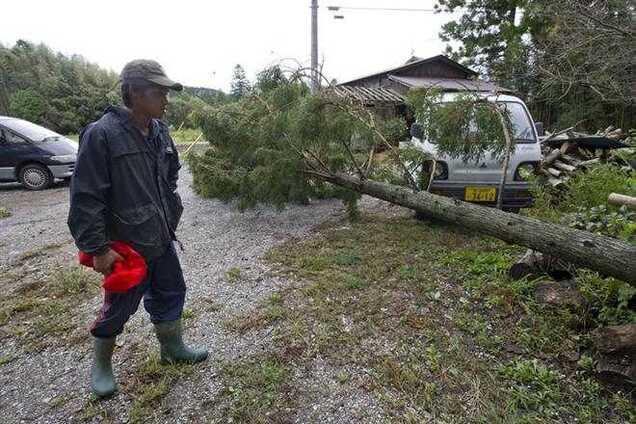 Мощнейший за 10 лет тайфун убил в Японии уже 14 человек