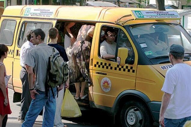 Пассажир выпал из маршрутки во Львове и получил тяжелые травмы