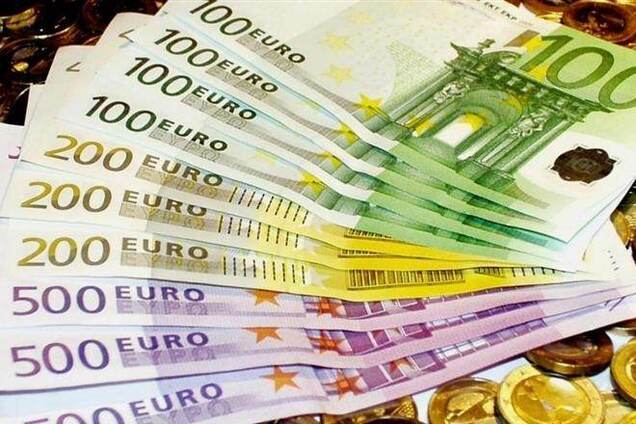 Евро вырос на закрытии межбанка, 17 октября 2013