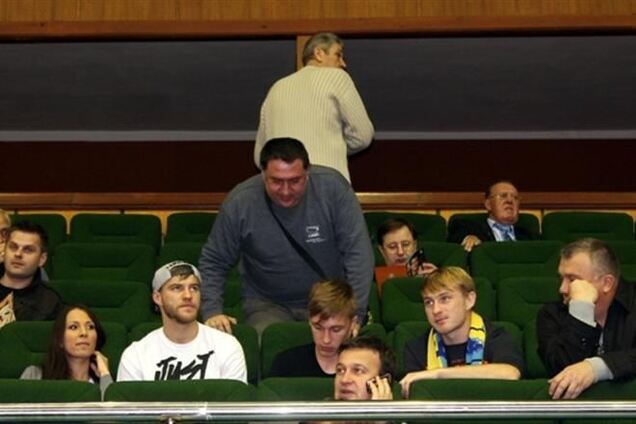 Футболисты 'Динамо' поболели за 'Будивельник'. Фото