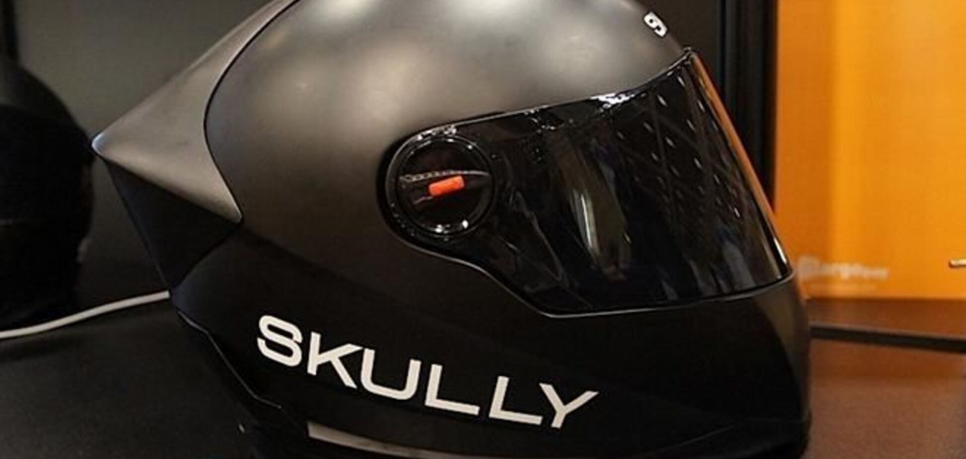 Создан мотошлем на базе Android