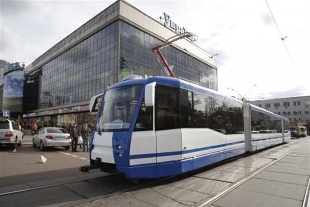 В Киеве из-за ЧП остановился скоростной трамвай