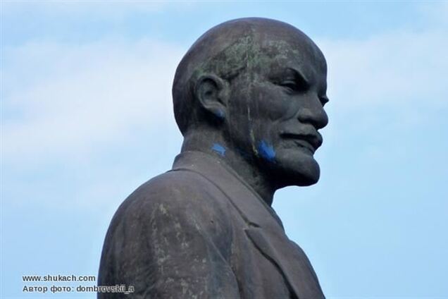 У Дніпродзержинську вандали відірвали Леніну ніс