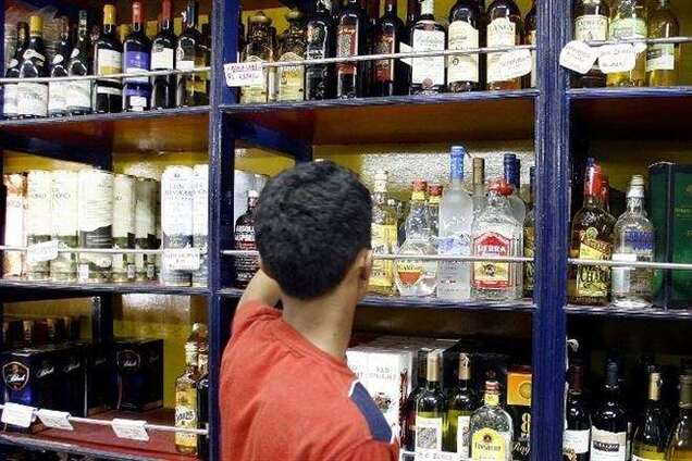 Некачественный алкоголь убил 22 человека в Индии