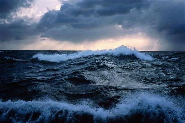 У Севастополі суднам заборонили вихід у море через шторм