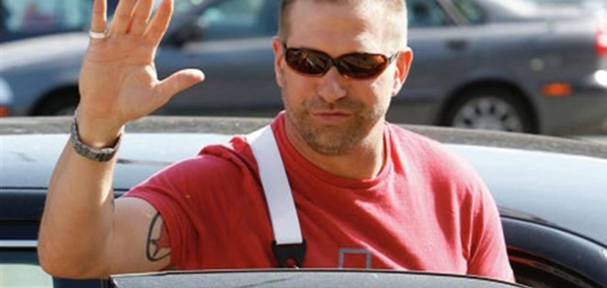 Стивен Болдуин 'потерял' 100 тысяч долларов по решению суда