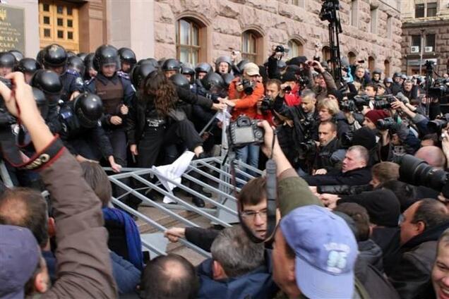 Потасовки возле Киевсовета: депутаты пожаловались прокурору