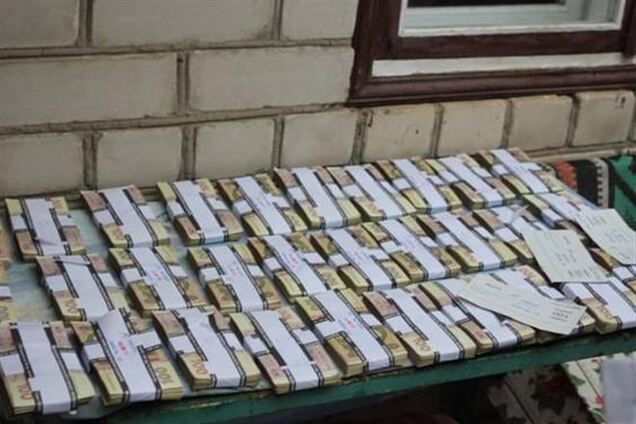 У Херсоні затримали чиновників за хабар у $ 90 тис