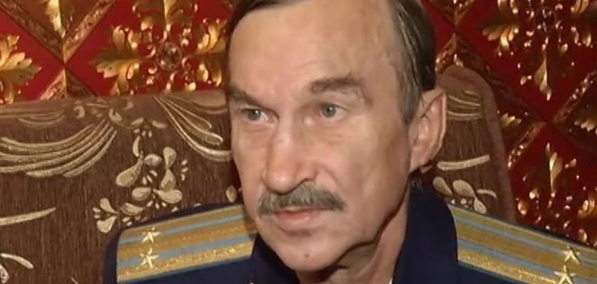 Отец Камалии живет в клетке и 4 года не видел дочь