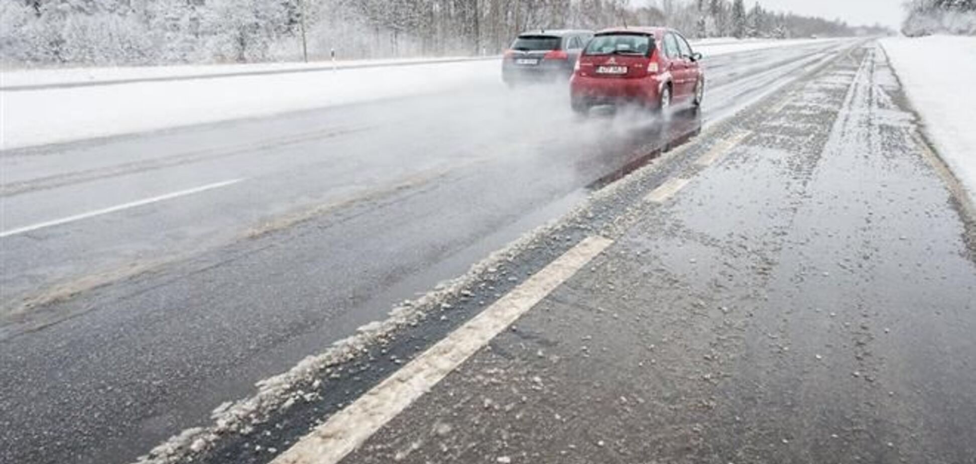 В Румынии дороги покрылись льдом и снегом: движение осложнено