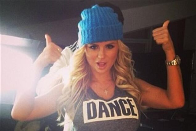 Анна Семенович купалась в любви и позитиве на съемках клипа