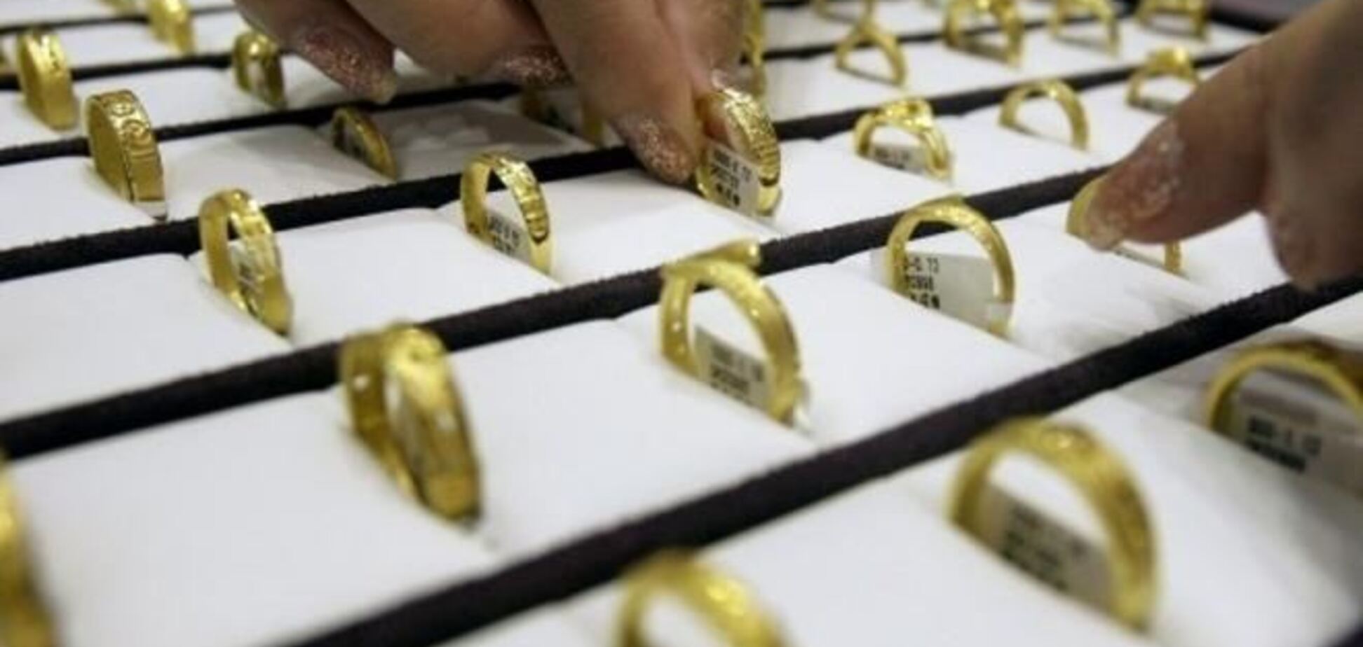 На Донеччині з ювелірного магазину винесли прикрас на мільйон гривень