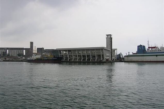 Пором з українцями на борту сів на мілину біля берегів Грузії