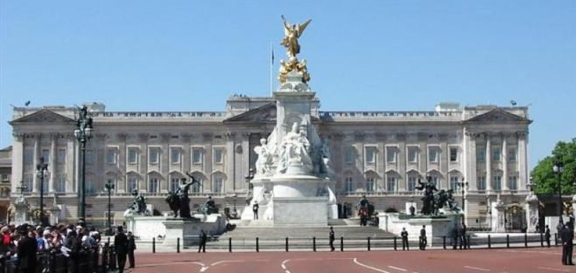 Британская королева финансово не может позволить ремонт дворца 