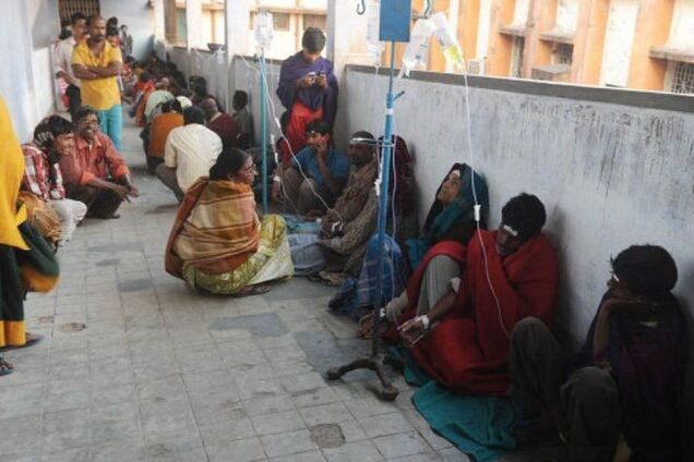 Число жертв 'паленого' алкоголя в Индии достигло 42