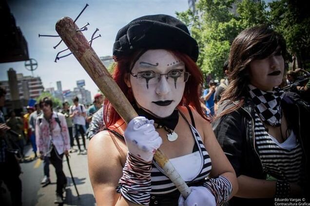 20 тысяч 'зомби' прошлись по столице Чили
