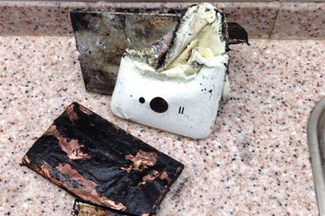 Смартфон Xiaomi взорвался в сумке своего владельца