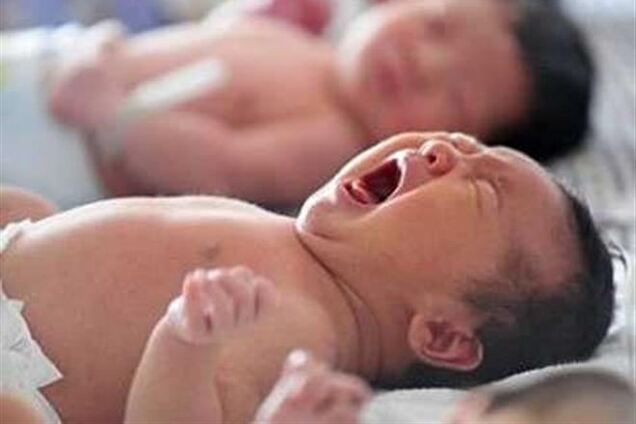 Супруги продали свою дочку, чтобы купить IPhone