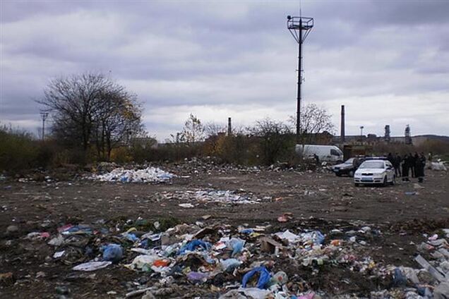 Родители, забив двухлетнего ребенка до смерти, закопали его на мусорной свалке