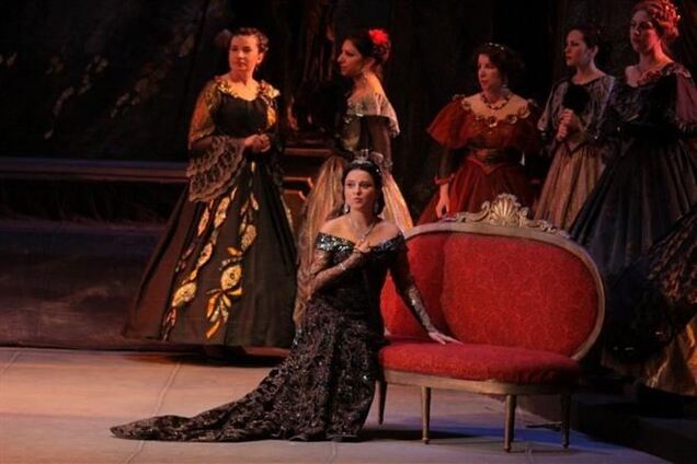 Будинок оперної діви Абдулліною пограбували: винесли золото і гроші