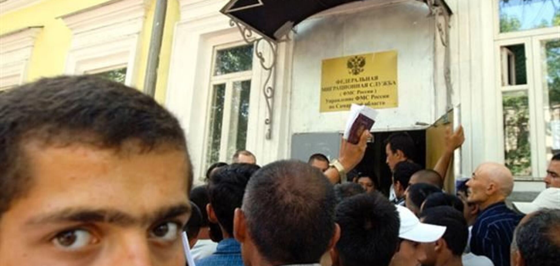 Самый большой поток мигрантов в Россию обеспечивает Украина - глава ФМС РФ