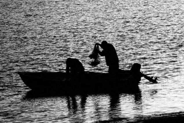 Рятувальники шукають двох рибалок в Азовському морі