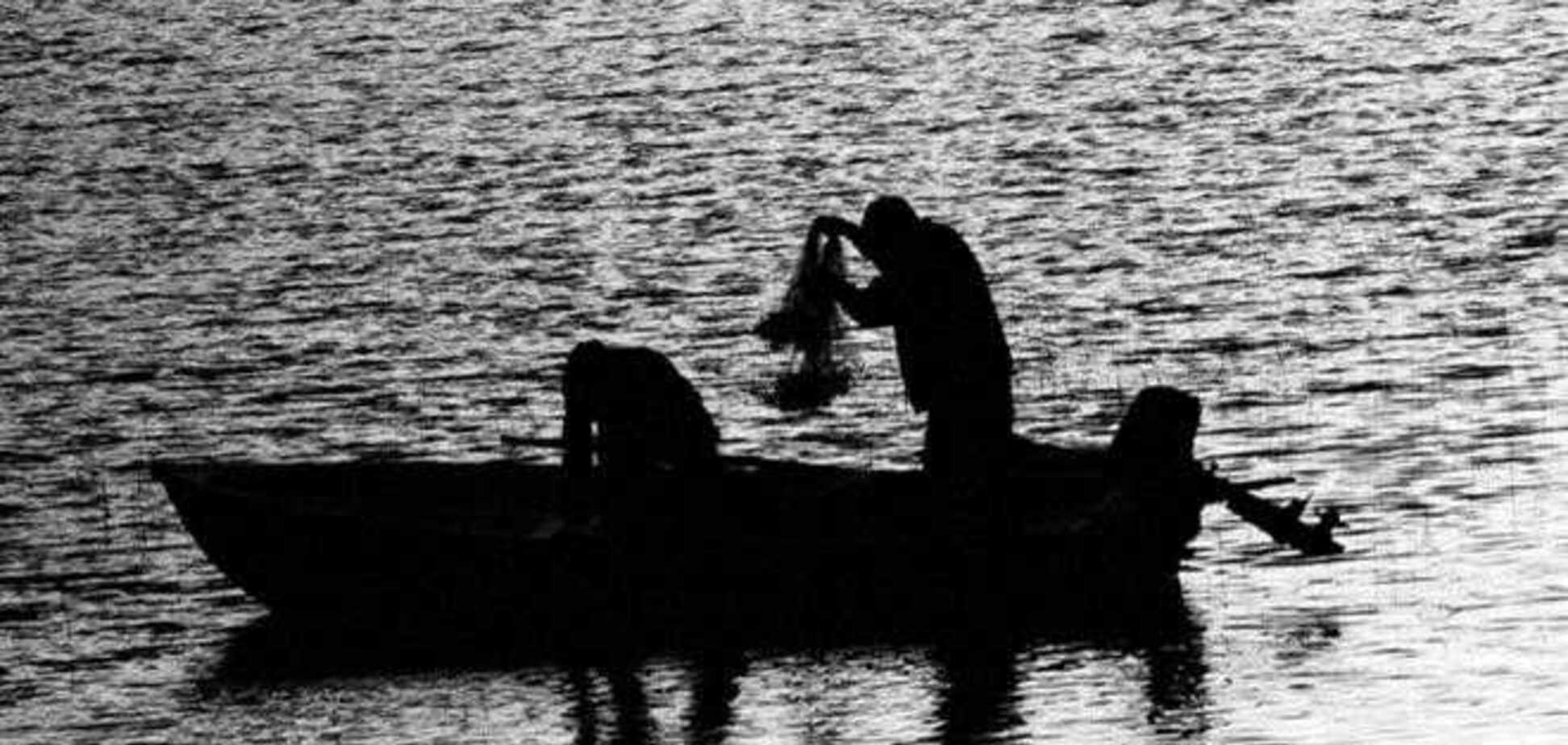 Рятувальники шукають двох рибалок в Азовському морі