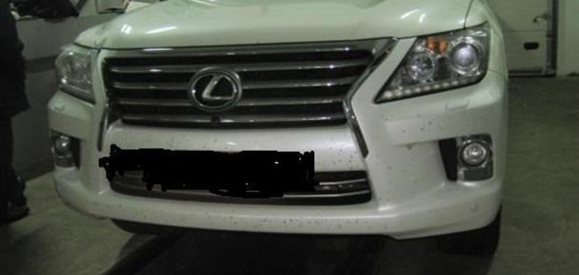 Житомирские пограничники отобрали у одессита новенький Lexus