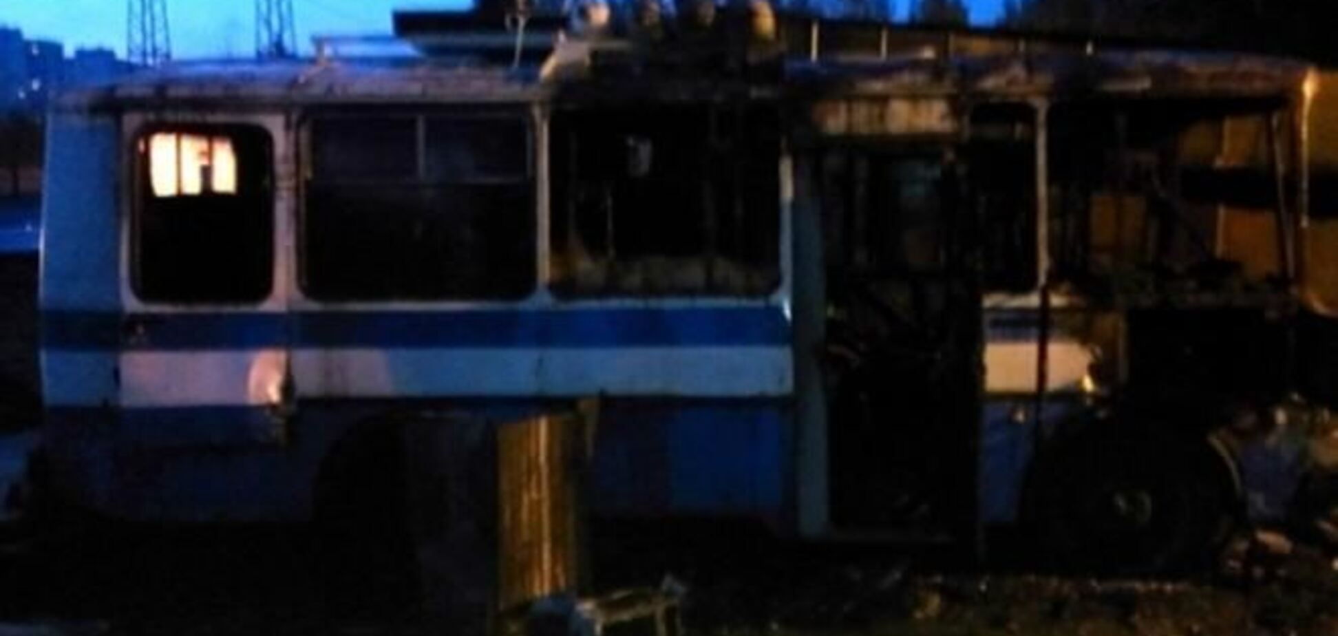 В Киеве ночью горел автобус