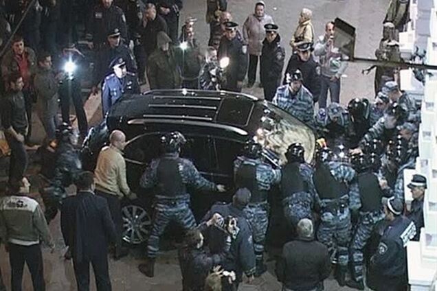 За підсумками нічного штурму будівлі МВС в Одесі затримано чотири особи