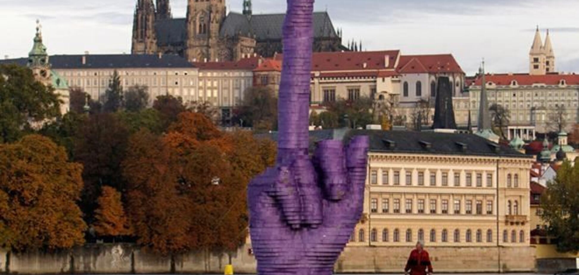 Президенту Чехии показали огромный средний палец