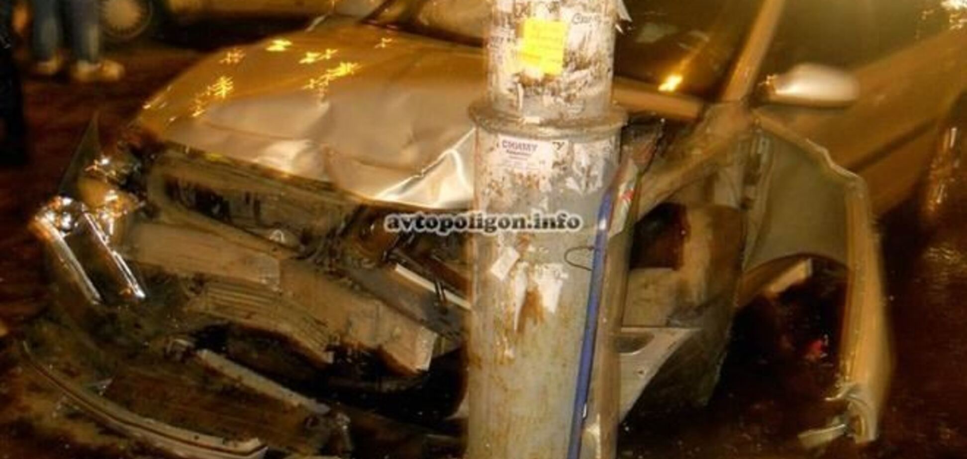 В Киеве авто вылетели на тротуар и сбили двух пешеходов