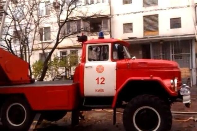 Пожар в 16-этажке Киева: два этажа горели из-за окурка