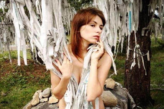 Скандал: модель снялась голой на фоне священных мест Алтая