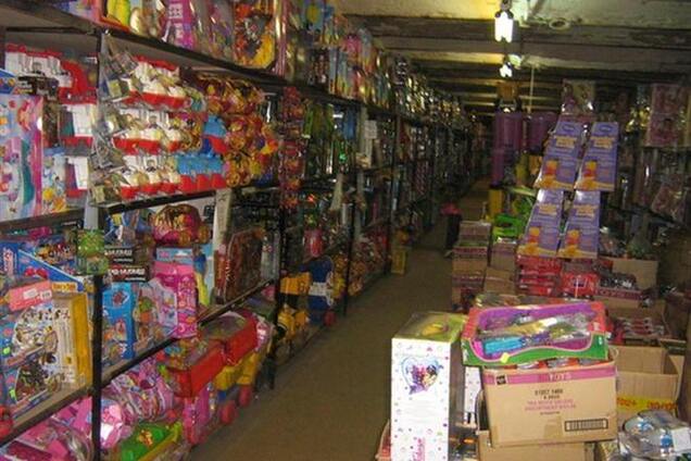 У Донецьку знайшли склад контрабандних іграшок на 10 млн грн