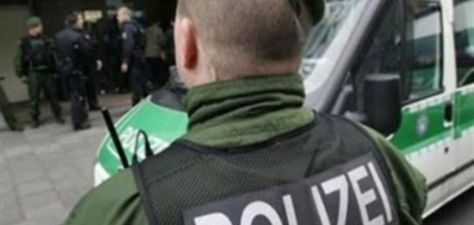 В Германии неизвестный захватил 12 заложников в кафе