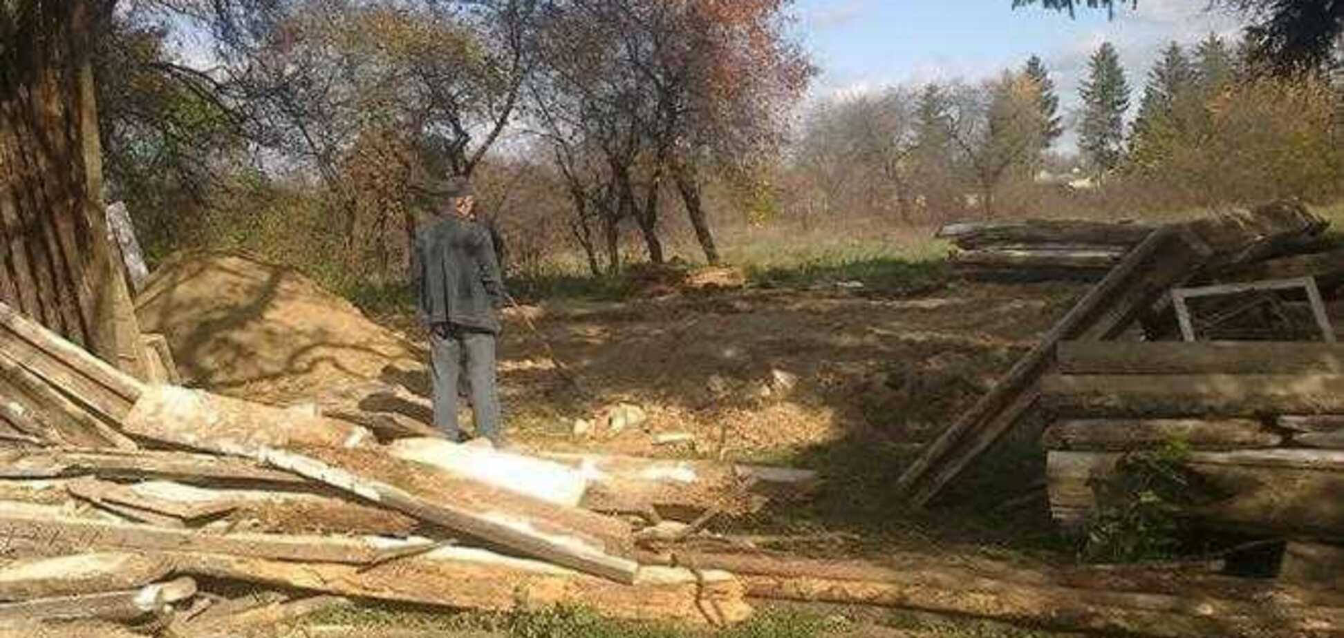 Янукович поручил разобраться с демонтажем 'дома чумака' в селе Шевченко